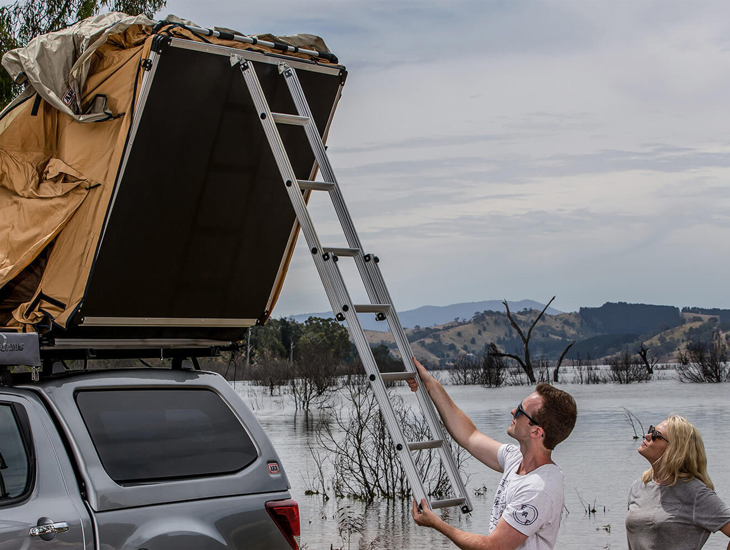 ARB Simpson III Rooftop Tent with Annex