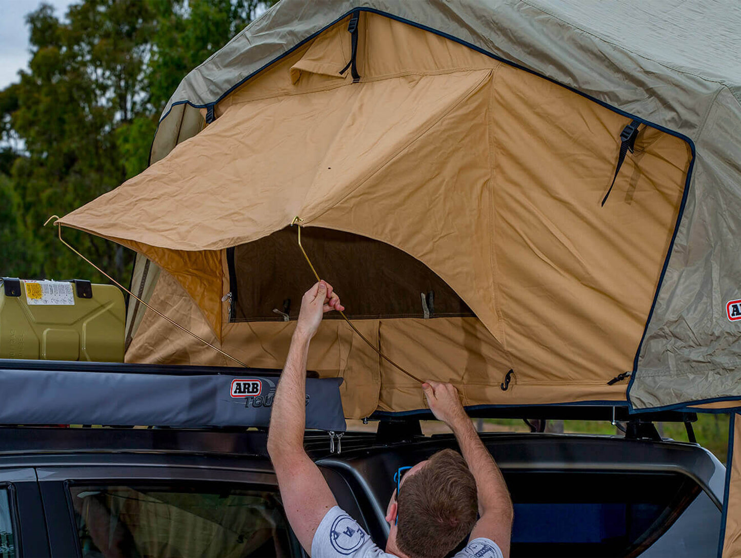 ARB Simpson III Rooftop Tent with Annex