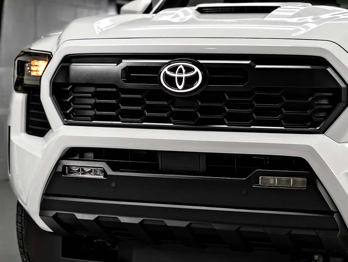Toyota Illuminated Front Grille Emblem - 24+ Tacoma