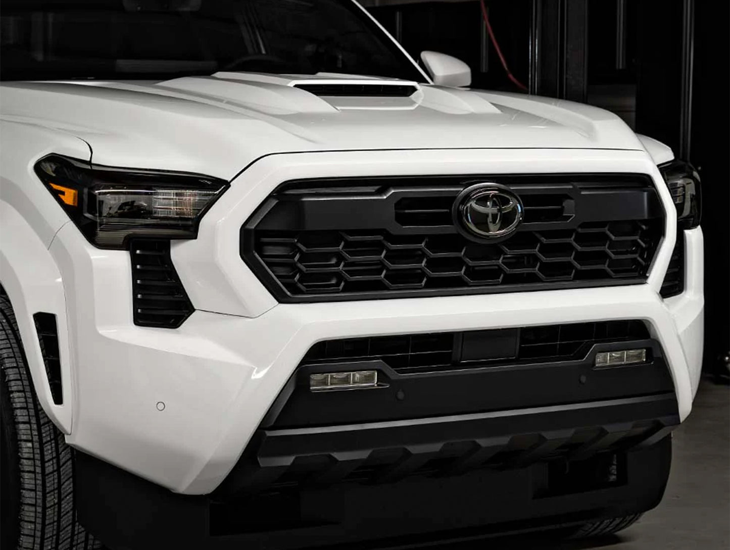 Toyota Illuminated Front Grille Emblem - 24+ Tacoma